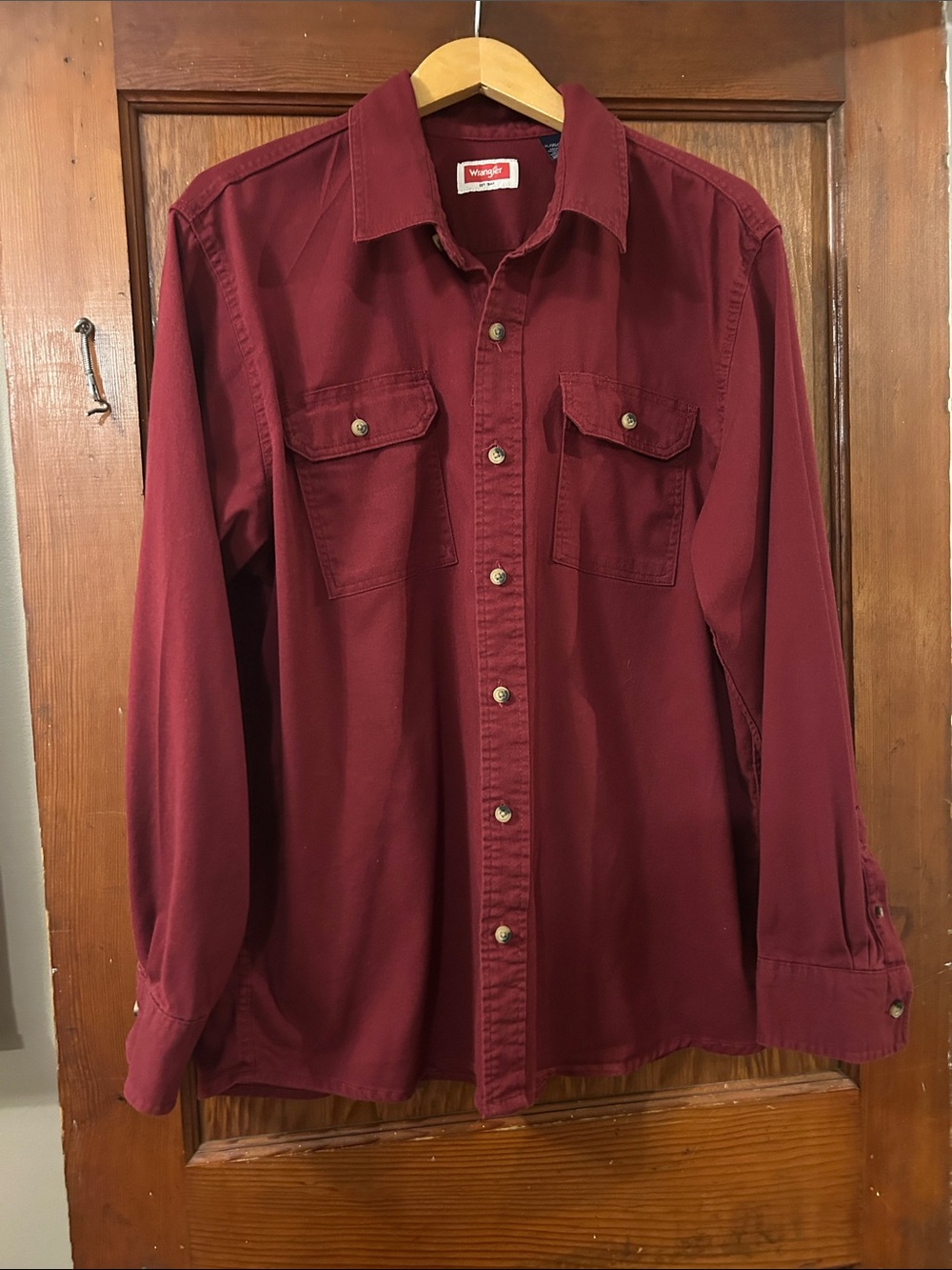 Wrangler: Men's Maroon Long Sleeved Button-Down Shirt Size XL